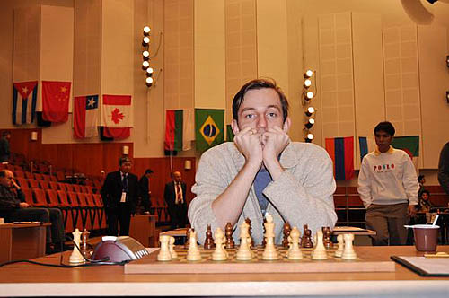 Alexander Grischuk trying to avoid the fate of his high-rated compatriots. He was successful and will go on to round three after defeating Vladislav Tkachiev. Wesley So (background) may have his eyes set on Grischuk.