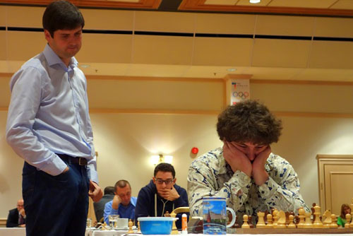 Peter Svidler kibitzes in Kramnik-Korobov.