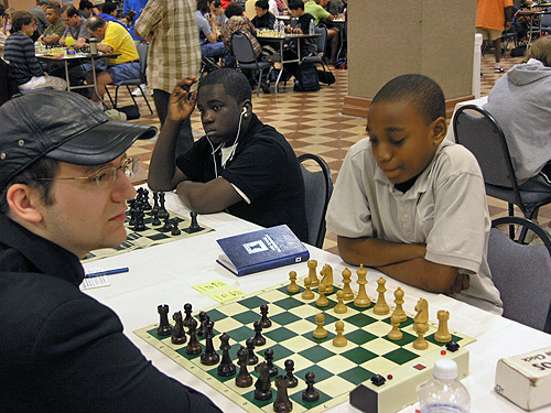 FM Seth Homa against James Black, Jr. Phenom Justus Williams on the adjacent board. Photo by Daaim Shabazz.