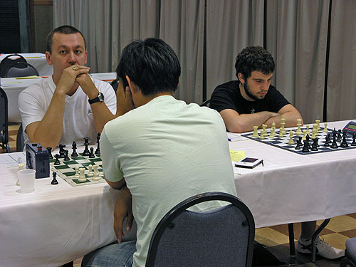 GM Gata Kamsky focused in his battle against of New Zealand. Photo by Daaim Shabazz.