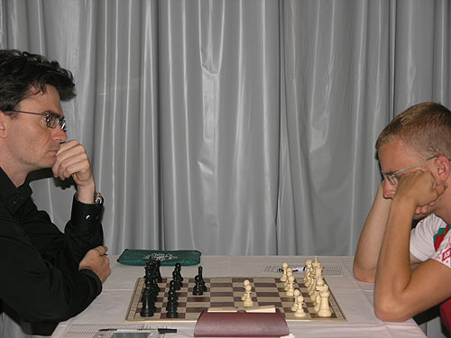 Loek Van Wely in the last-round battle against Viktor Laznicka. Photo by Daaim Shabazz.