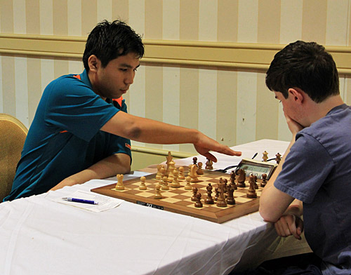 GM Wesley So vs. NM Michael Bodek. Photo by Daaim Shabazz.