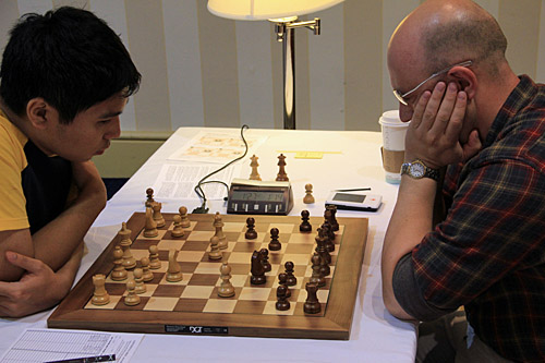 GM Wesley So vs. GM Alexander Shabalov, 1/2. Photo by Daaim Shabazz.