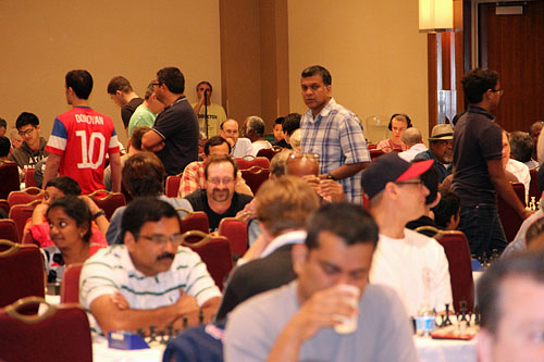 Steven Emmitt making his pre-round announcements. Photo by Daaim Shabazz.