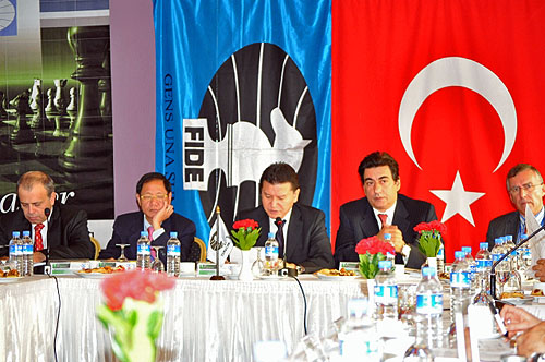 FIDE President's Meeting: (L-R) Ali Nihat Yacizi, Ignatius Leong, Kirsan Ilyumzhinov, Georgios Makropulos, Nigel Freeman.